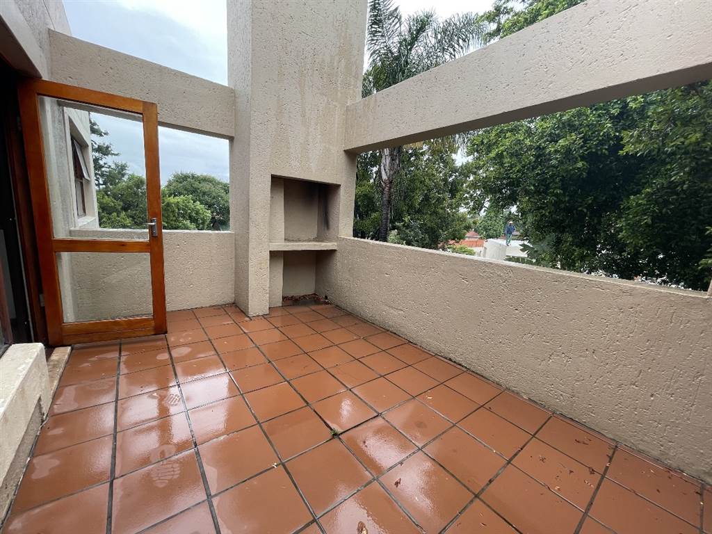 1 Bed Apartment in Weltevreden Park photo number 9