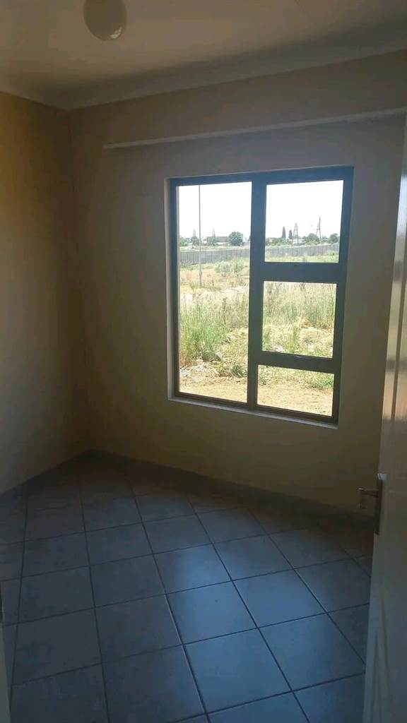 2 Bed House in Kempton Park Central photo number 11