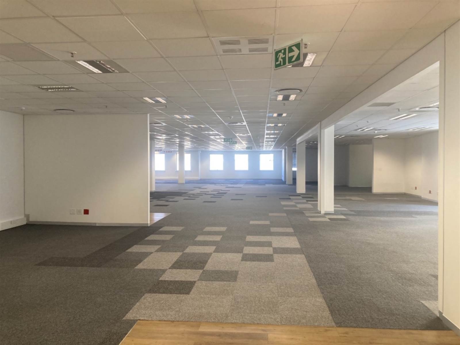 818  m² Commercial space in Rosebank photo number 2