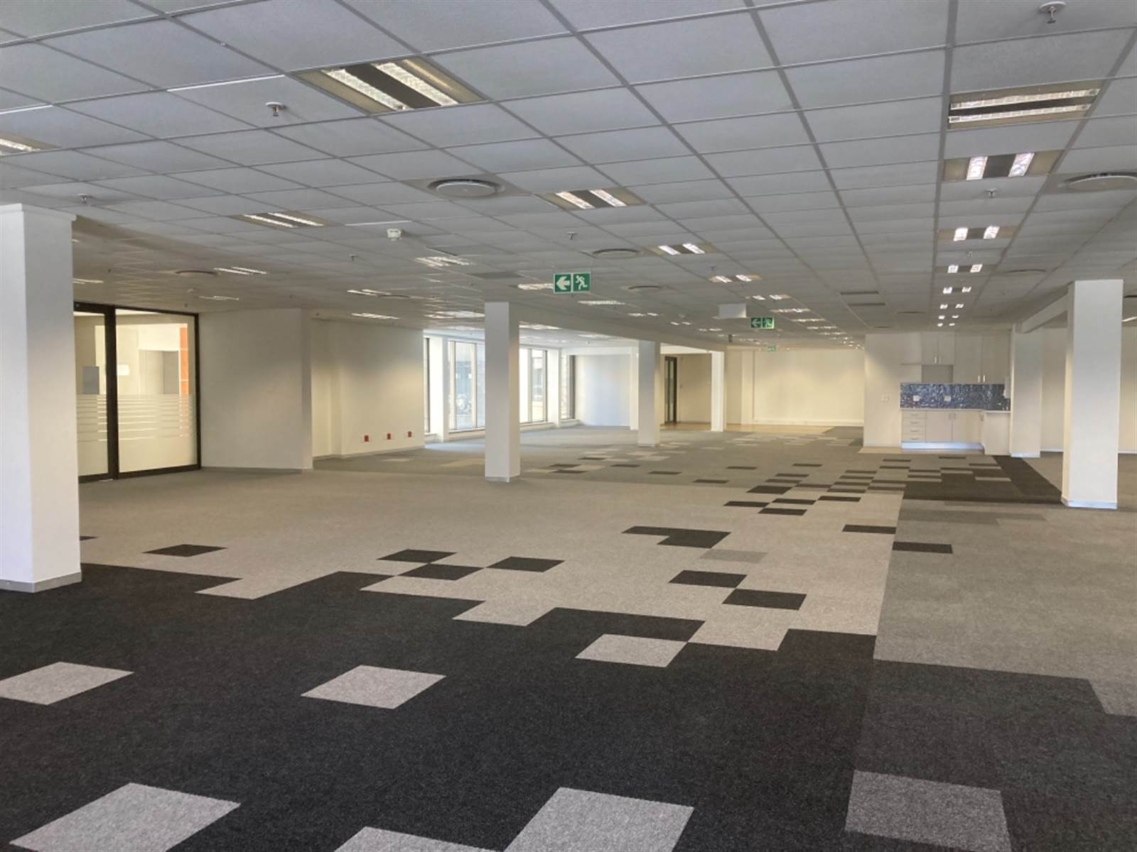 818  m² Commercial space in Rosebank photo number 10