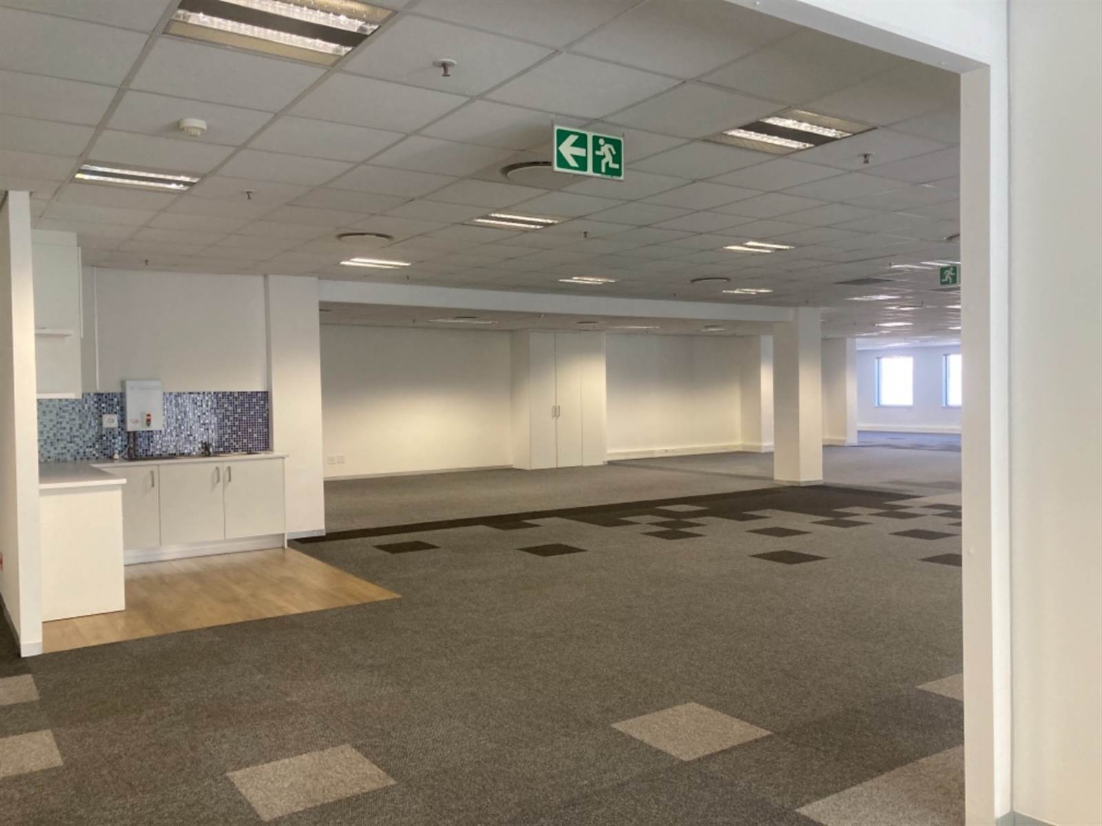818  m² Commercial space in Rosebank photo number 3