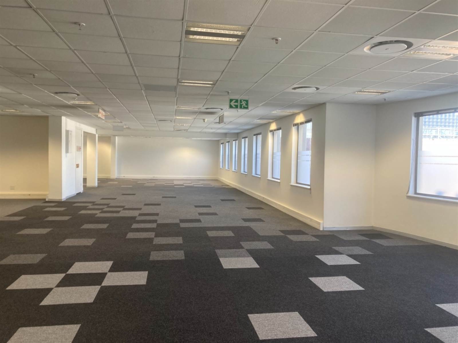 818  m² Commercial space in Rosebank photo number 7