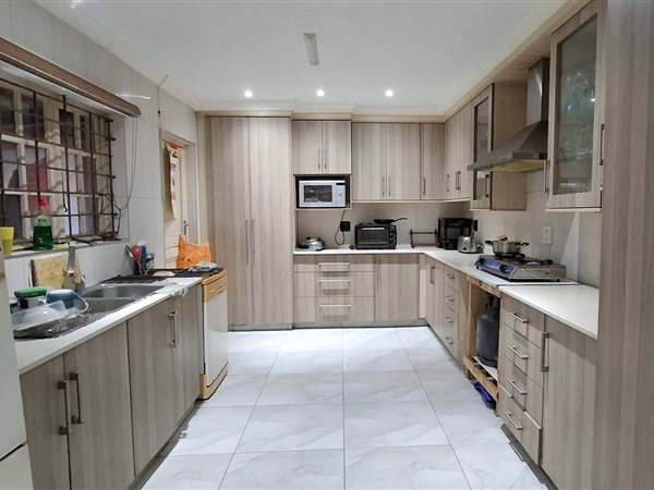3 Bedroom Townhouse 3 Bedroom Townhouse