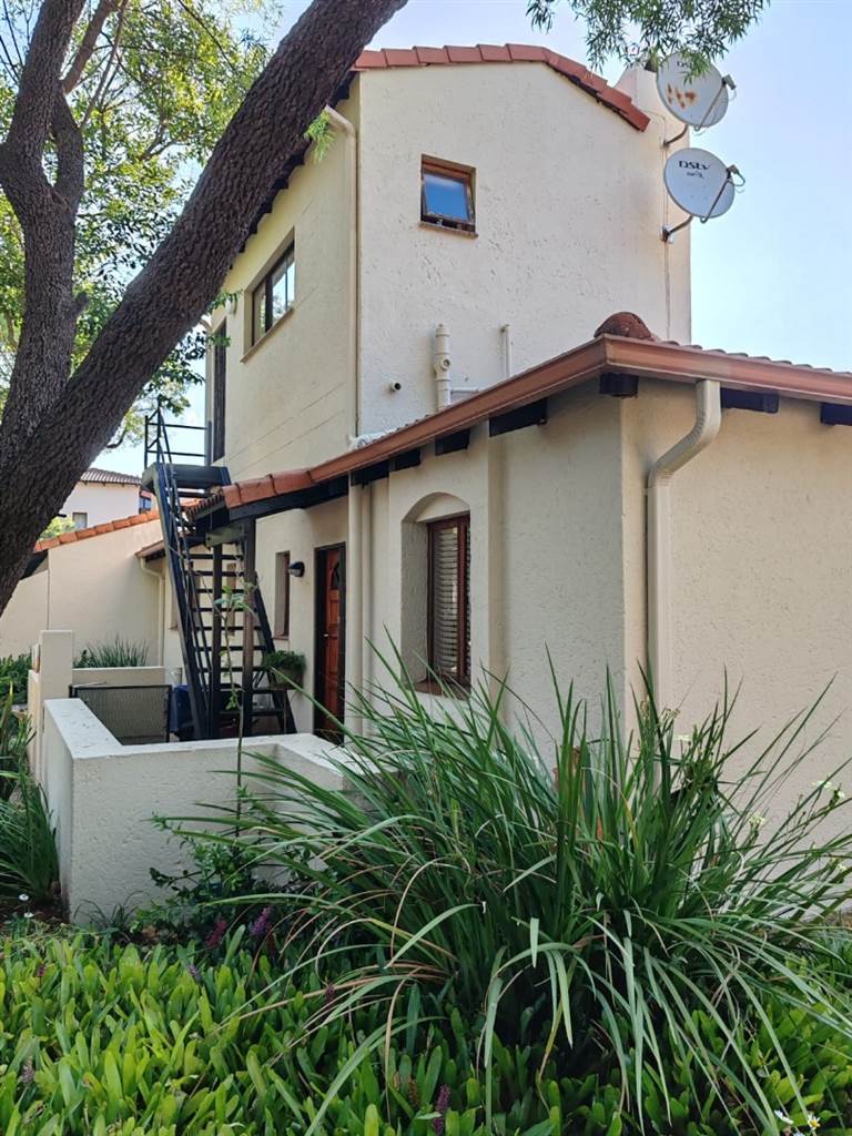 3 Bed Townhouse in Hartbeespoort Dam photo number 14