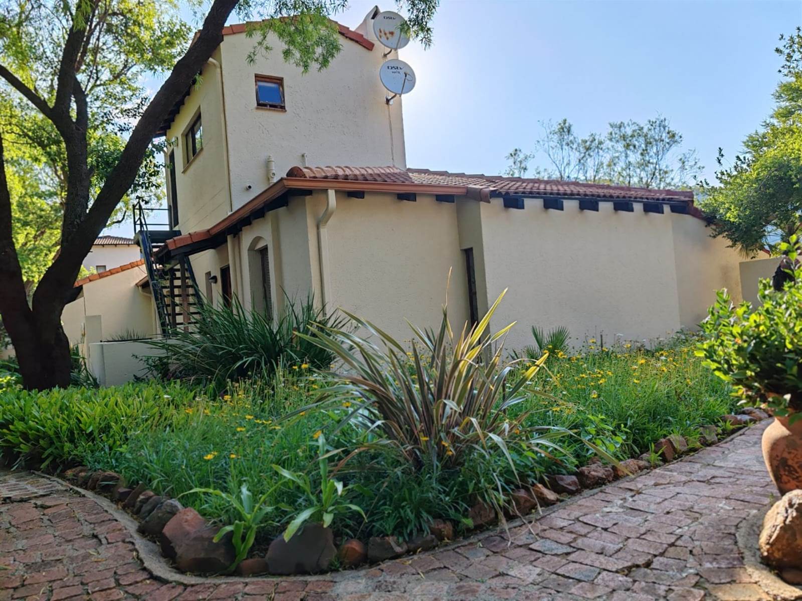 3 Bed Townhouse in Hartbeespoort Dam photo number 1