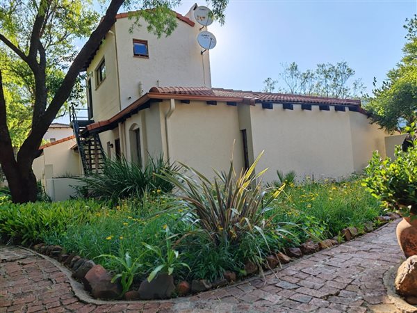 3 Bed Townhouse in Hartbeespoort Dam