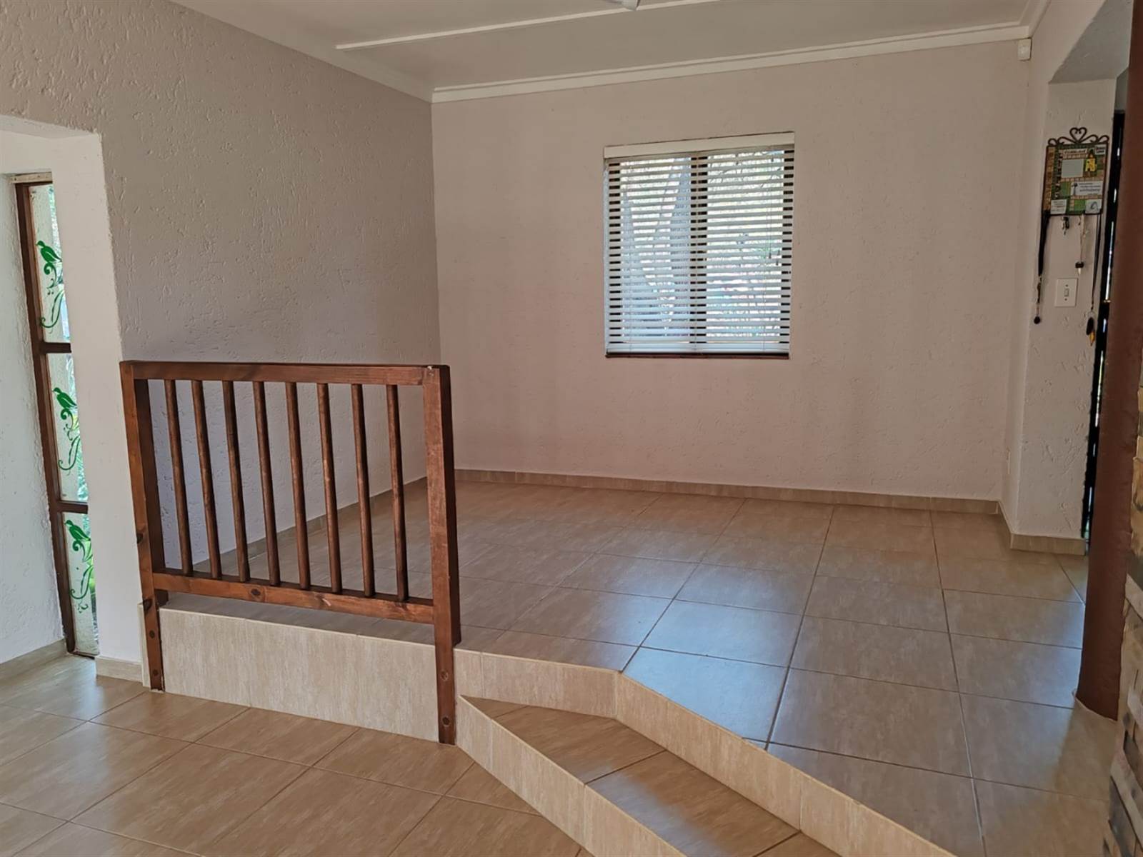3 Bed Townhouse in Hartbeespoort Dam photo number 4