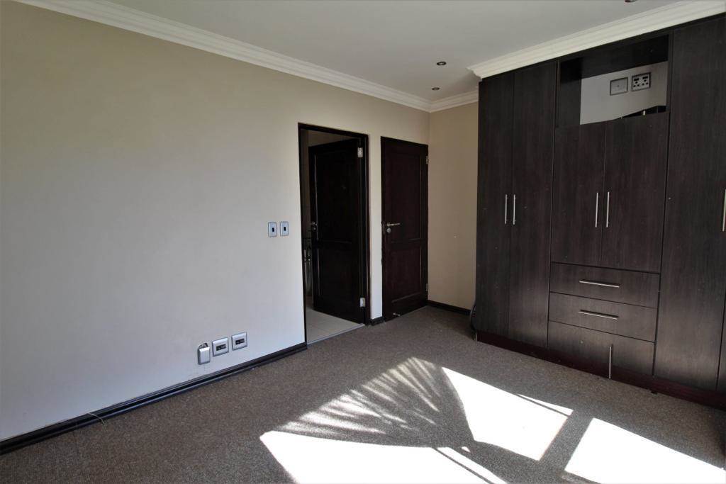 2 Bed Apartment in Fairland photo number 12