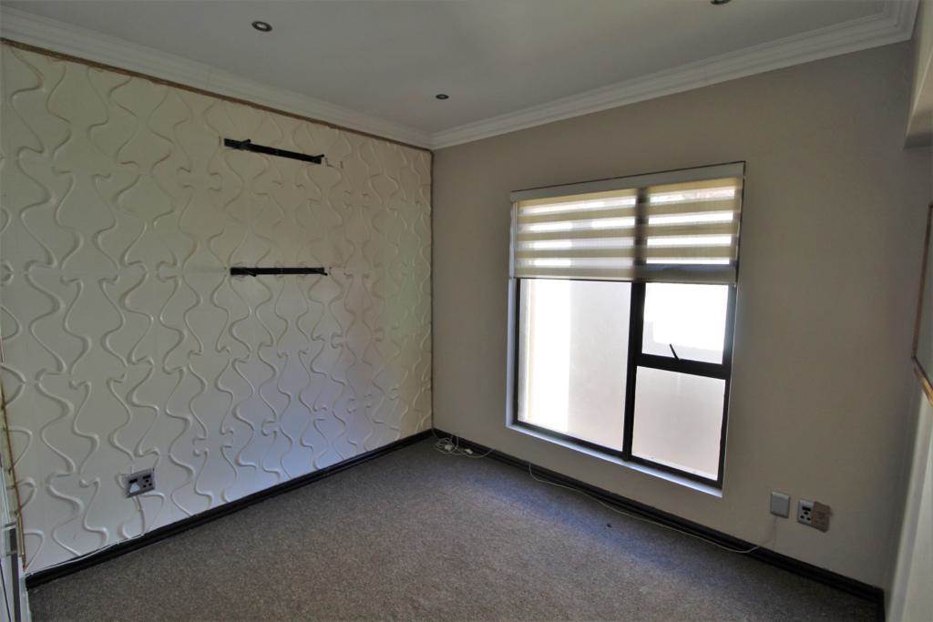 2 Bed Apartment in Fairland photo number 8