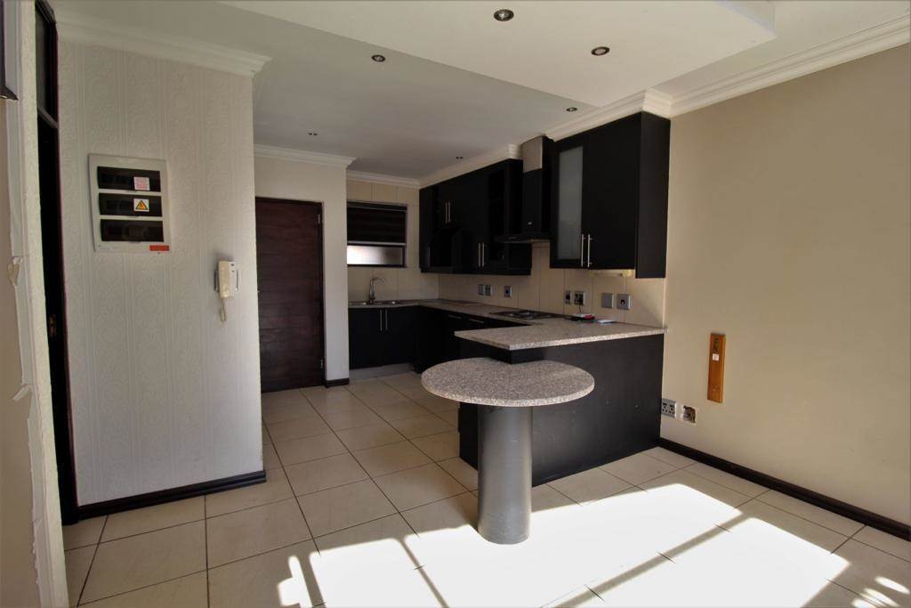 2 Bed Apartment in Fairland photo number 11