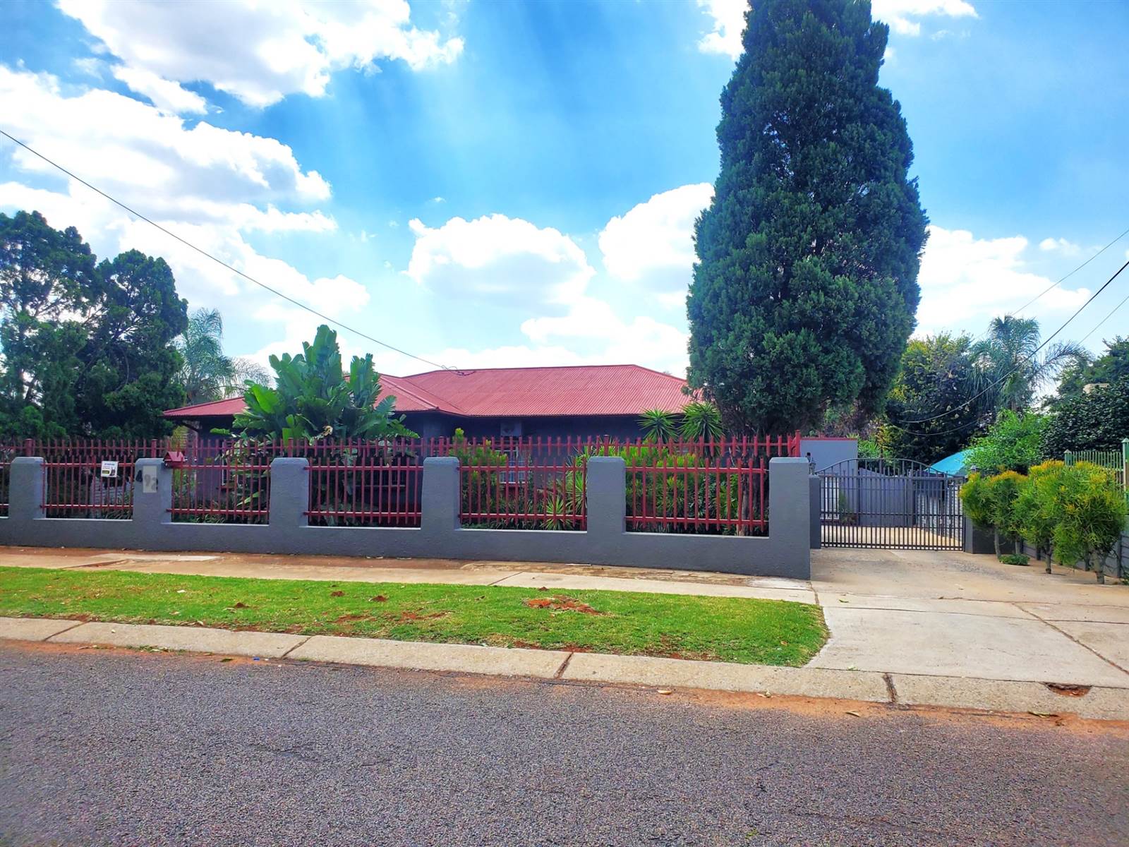 5 Bed House in Pretoria Gardens photo number 1