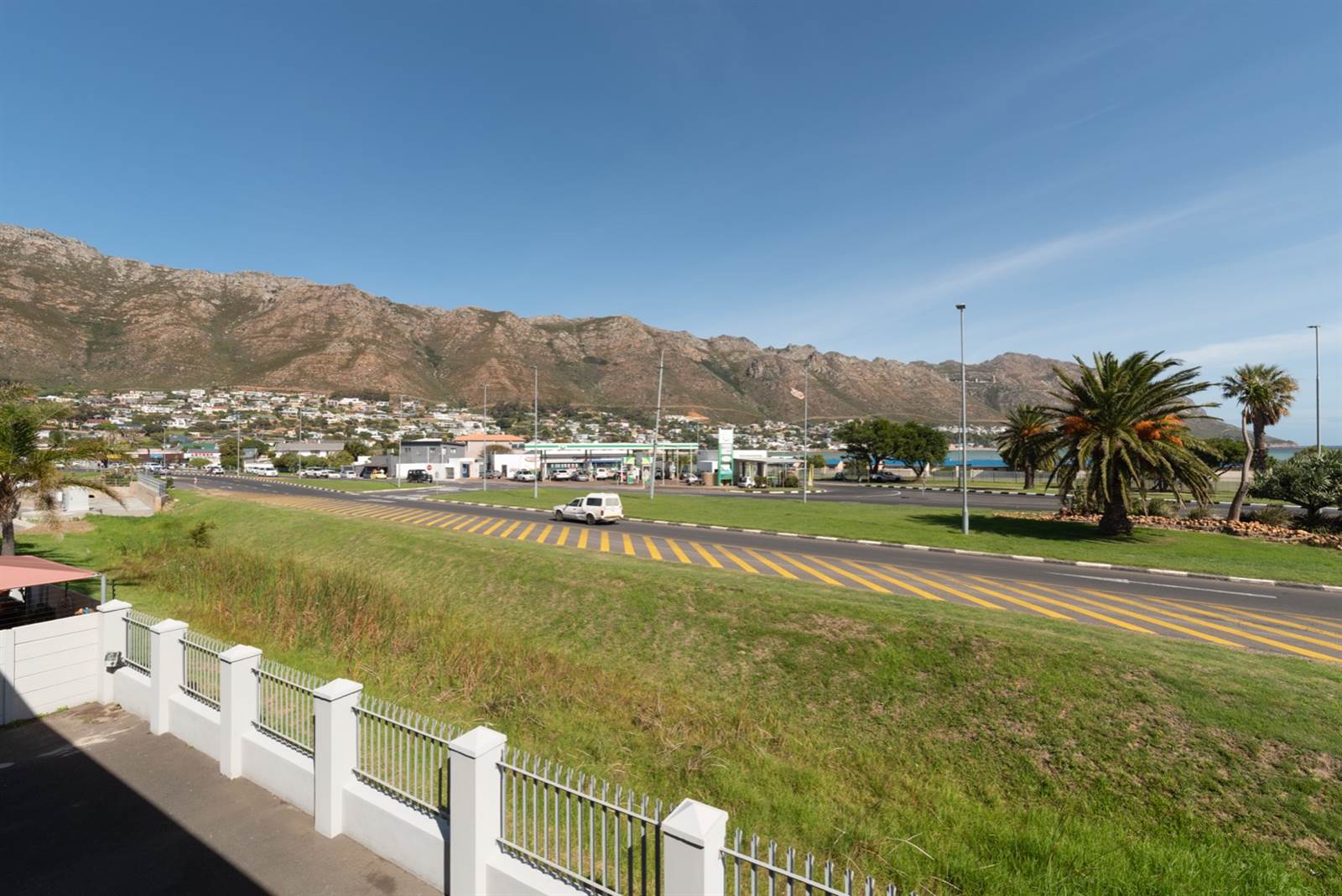 4 Bed Apartment in Gordons Bay Central photo number 16