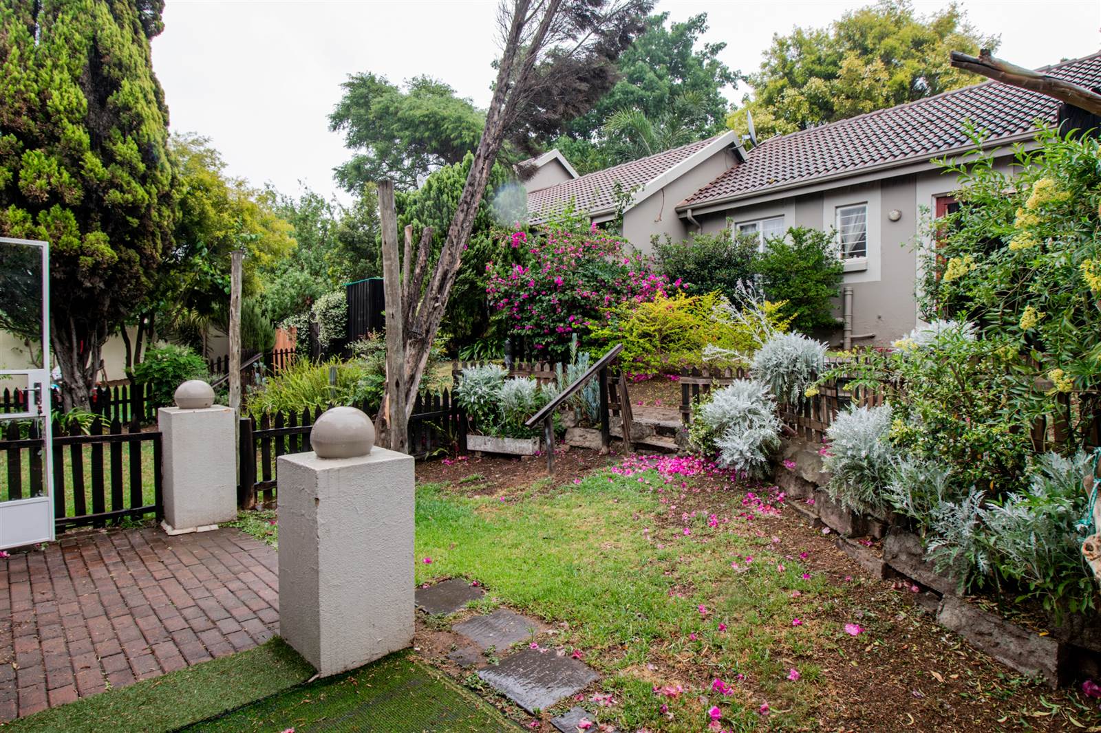 2 Bed Simplex in Douglasdale photo number 17