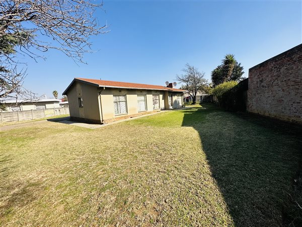 6 Bedroom House 6 Bedroom House