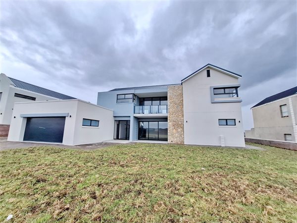 4 Bedroom House 4 Bedroom House
