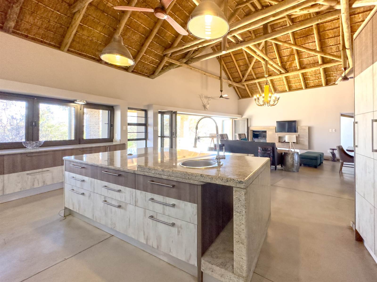 4 Bed House in Mabalingwe Nature Reserve photo number 8