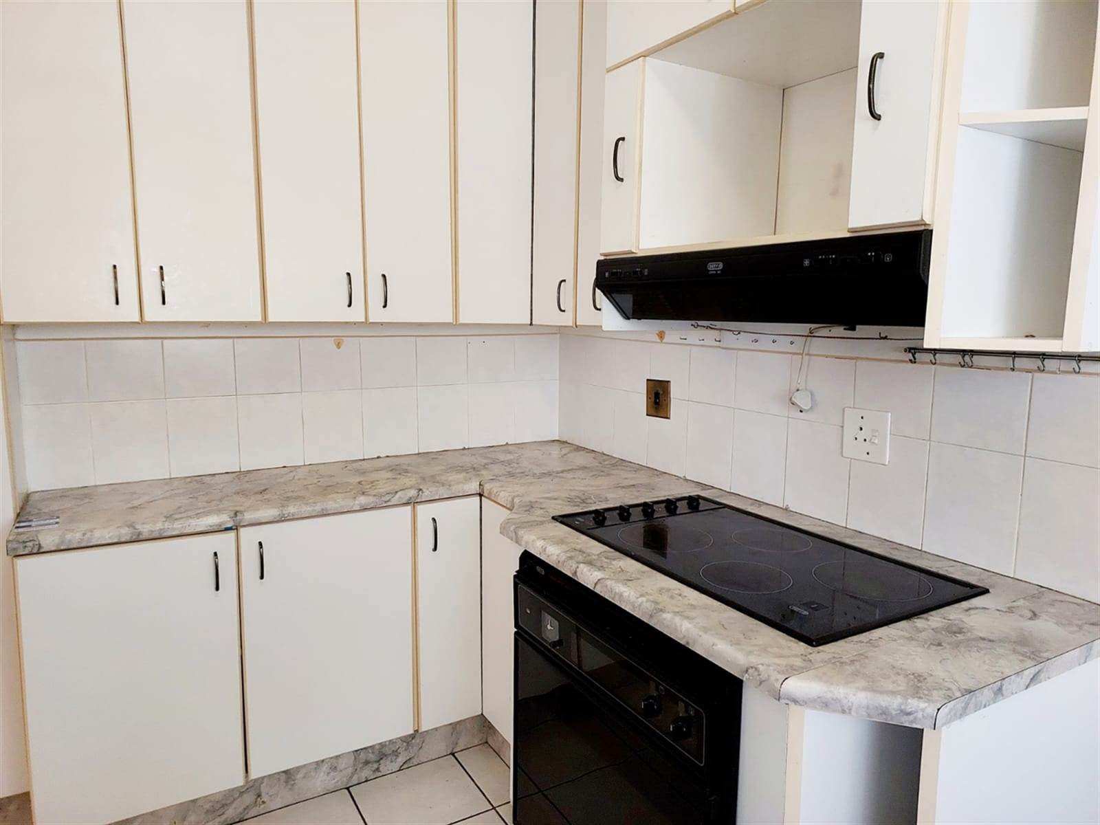 2 Bed Flat in Uitenhage Central photo number 8