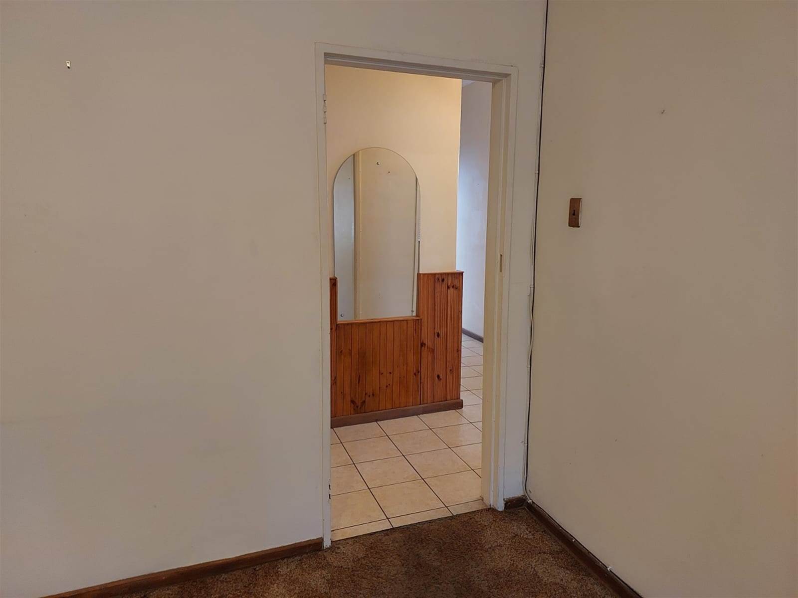 2 Bed Flat in Uitenhage Central photo number 13