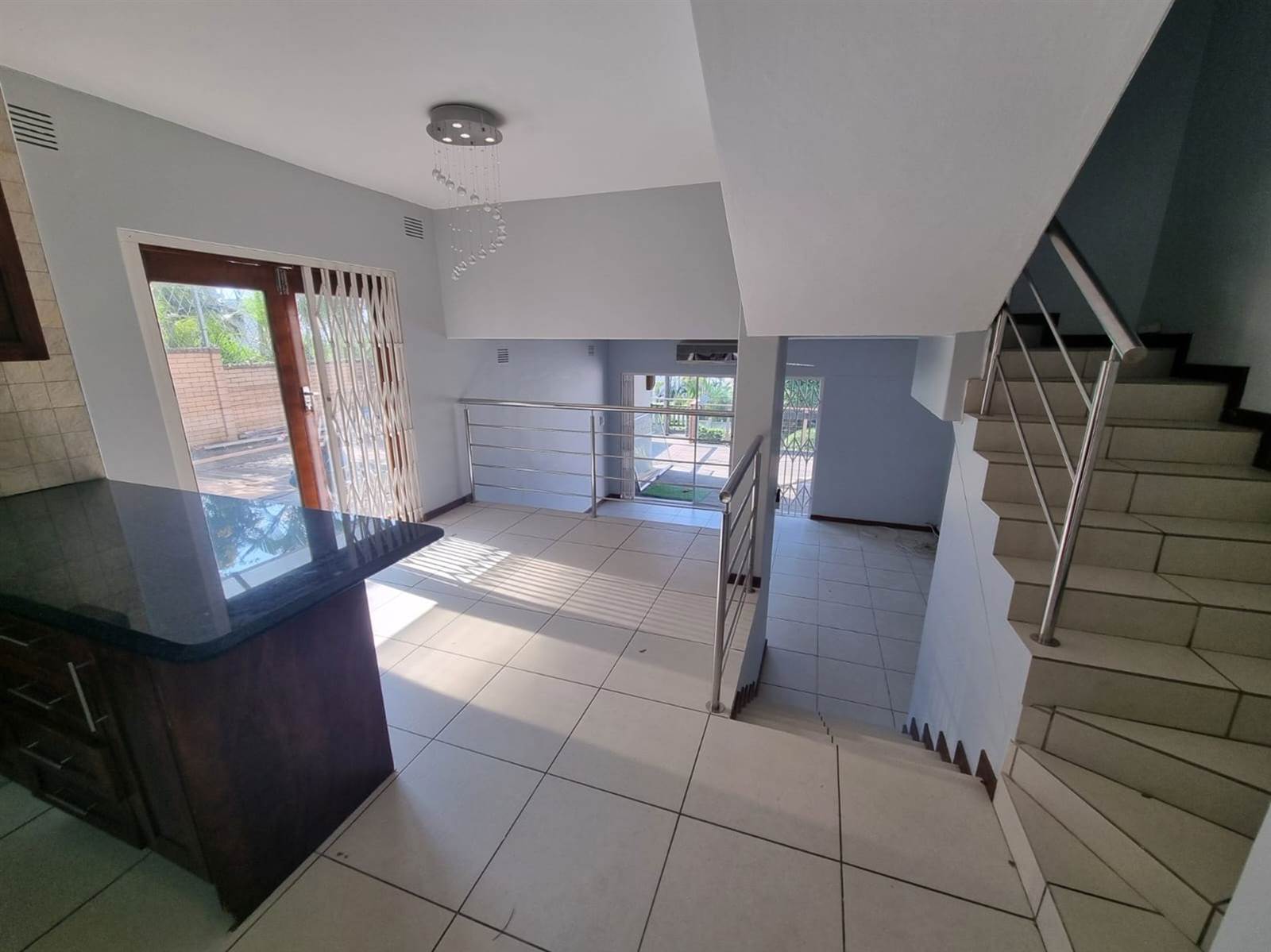 4 Bed Apartment in Umhlanga Rocks photo number 8