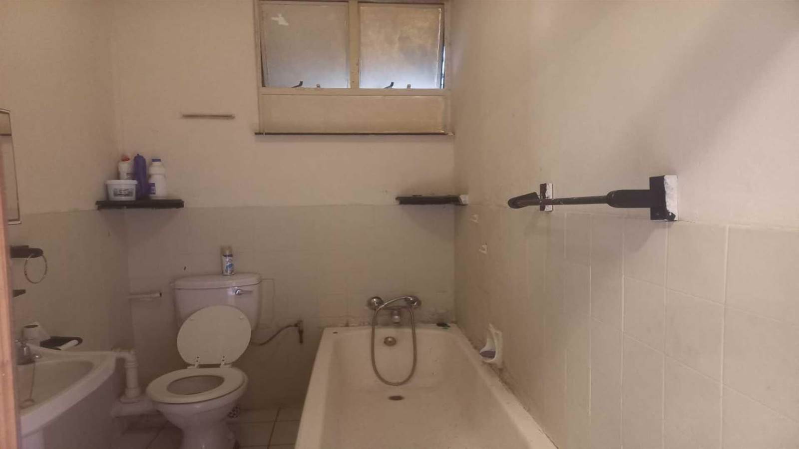 1 Bed Flat in Empangeni Central photo number 13