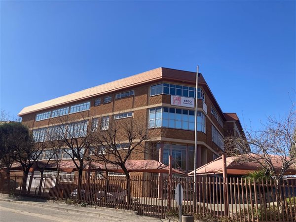 12 141  m² Commercial space