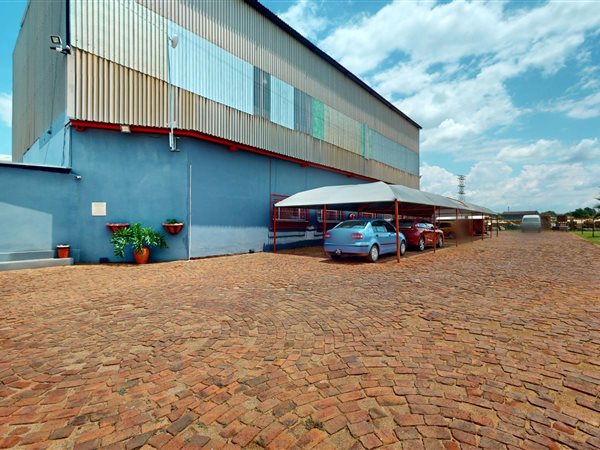 607  m² Industrial space