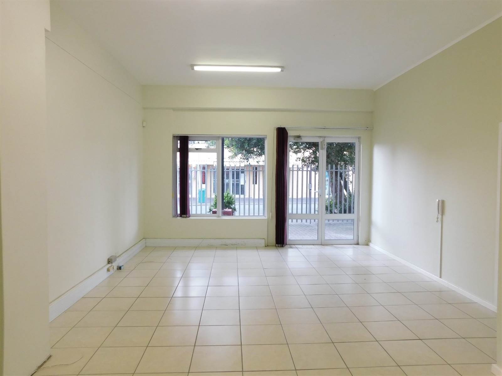 82  m² Commercial space in Gordons Bay Central photo number 8