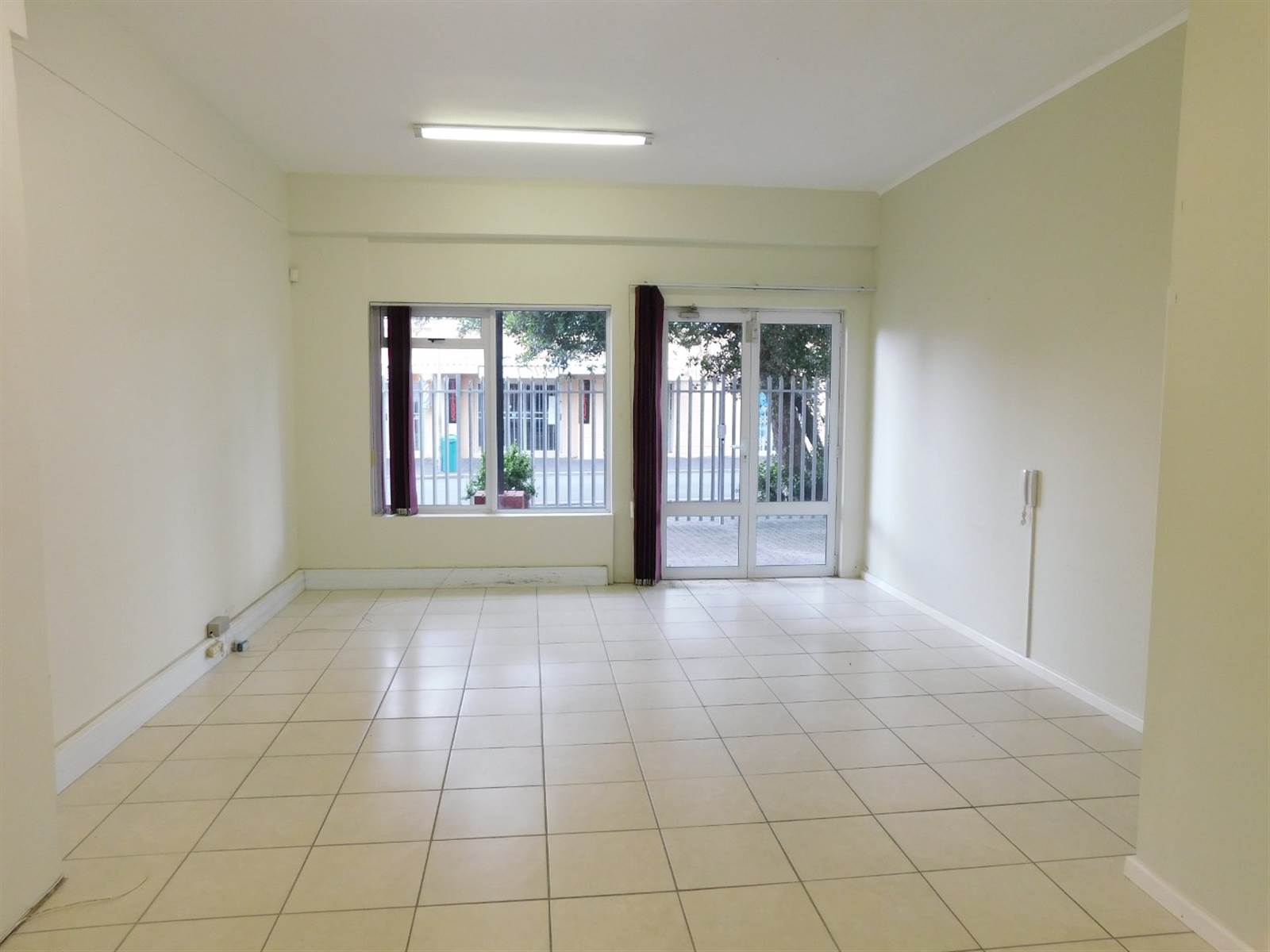 82  m² Commercial space in Gordons Bay Central photo number 7