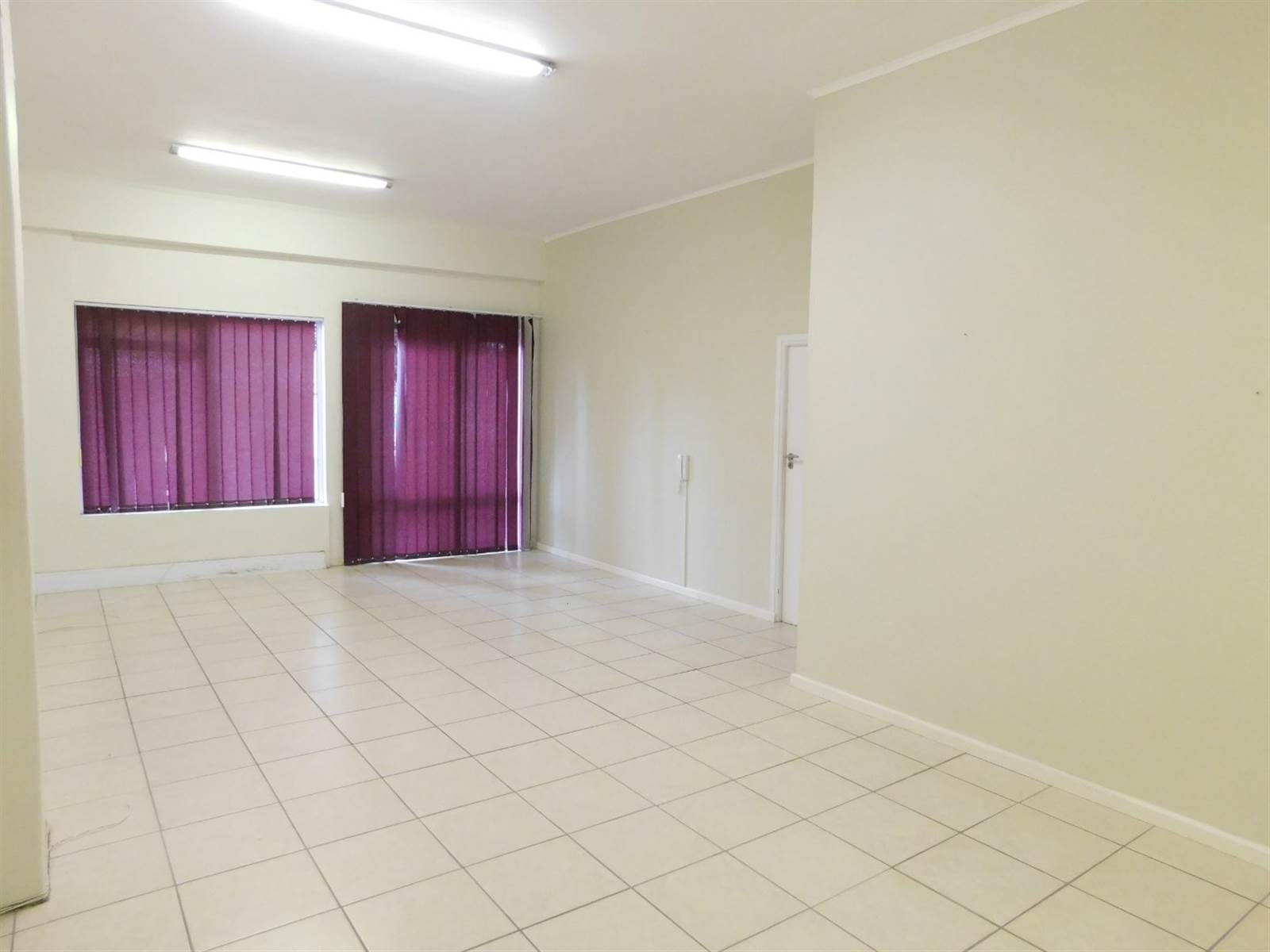 82  m² Commercial space in Gordons Bay Central photo number 9