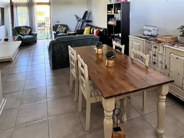 2 Bed Apartment in Middelpos