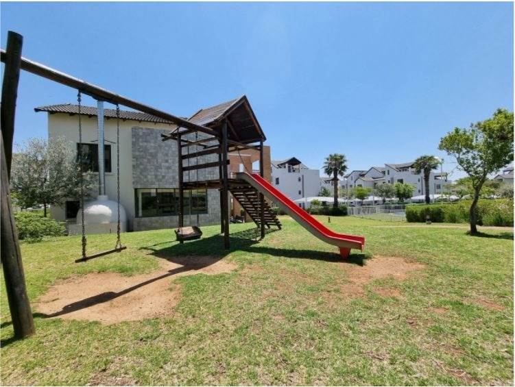 1 Bed Apartment in Fourways photo number 19