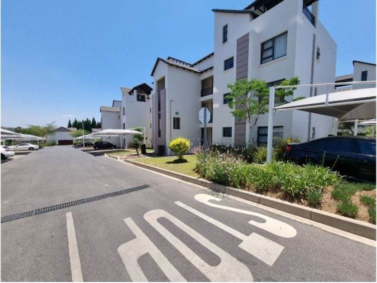 1 Bed Apartment in Fourways photo number 20