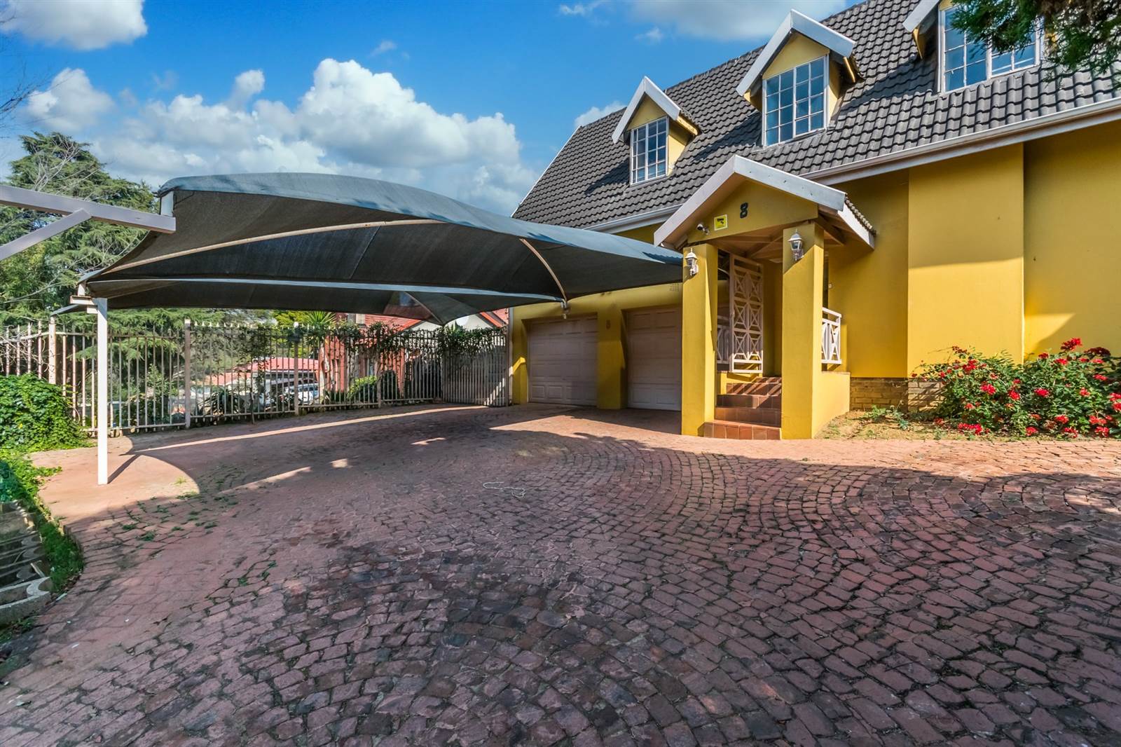 5 Bed House in Constantia Kloof photo number 2