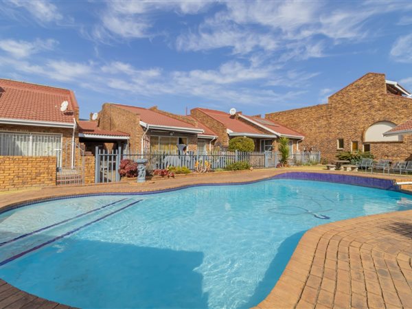 2 Bedroom Townhouse 2 Bedroom Townhouse