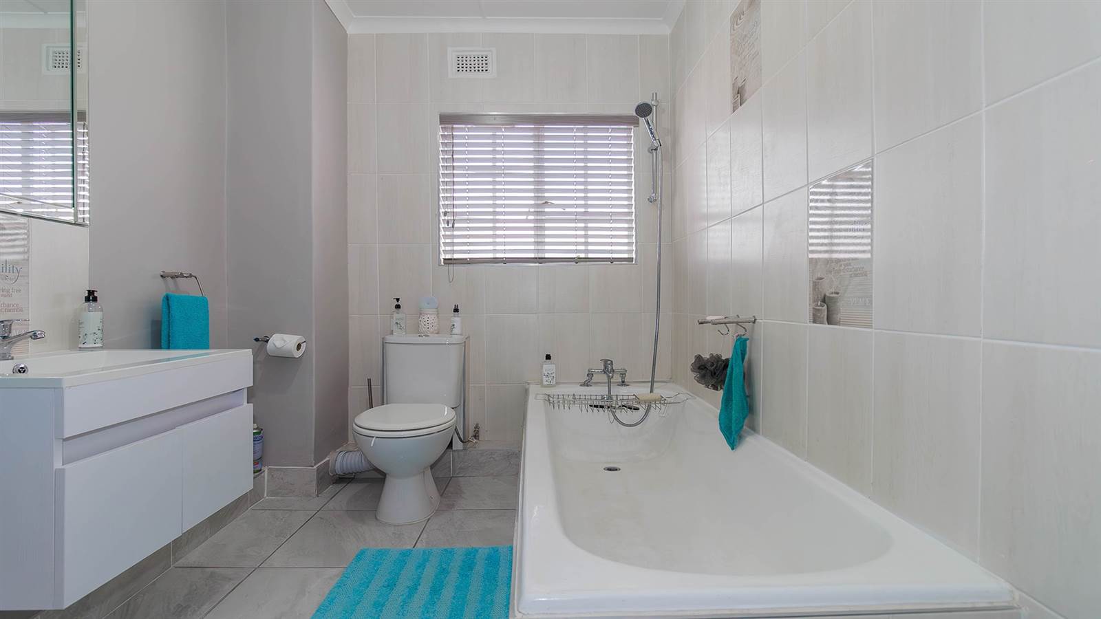 2 Bed Apartment in Pinetown Central photo number 14