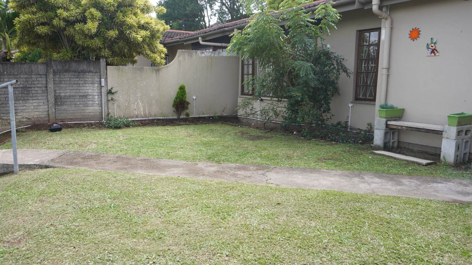 3 Bed Townhouse in Queensburgh Central photo number 4