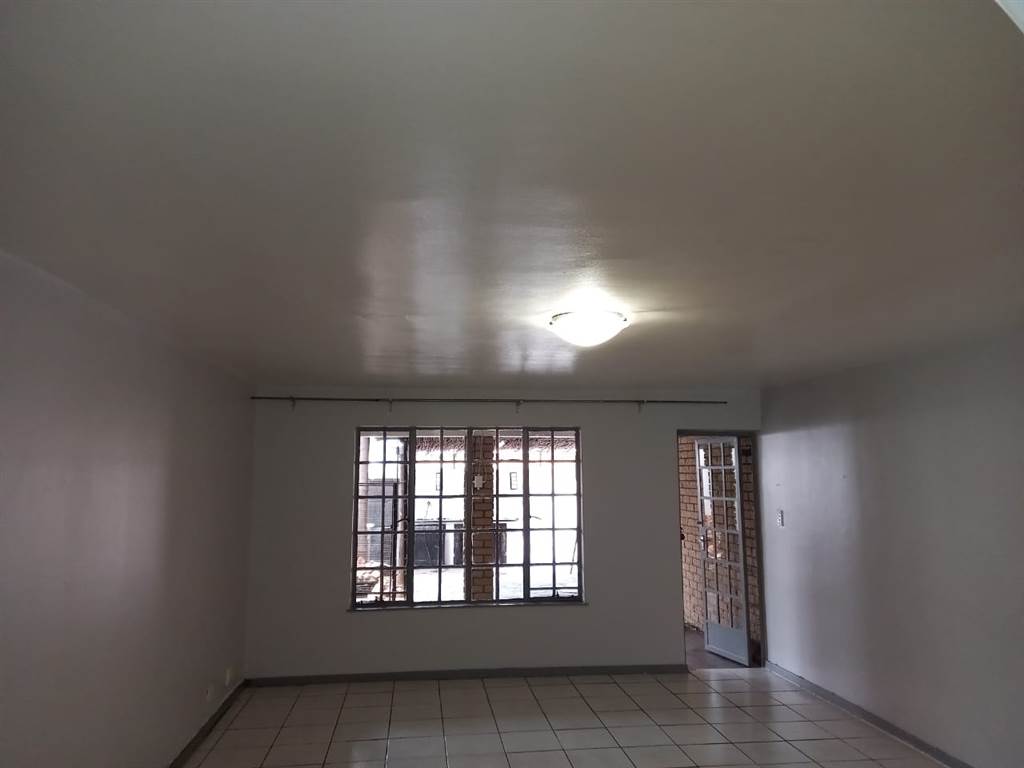 3 Bed Townhouse in Rustenburg Central photo number 16