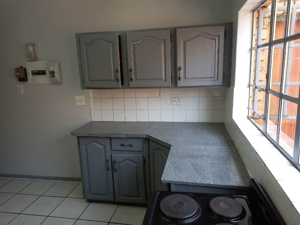3 Bed Townhouse in Rustenburg Central photo number 3