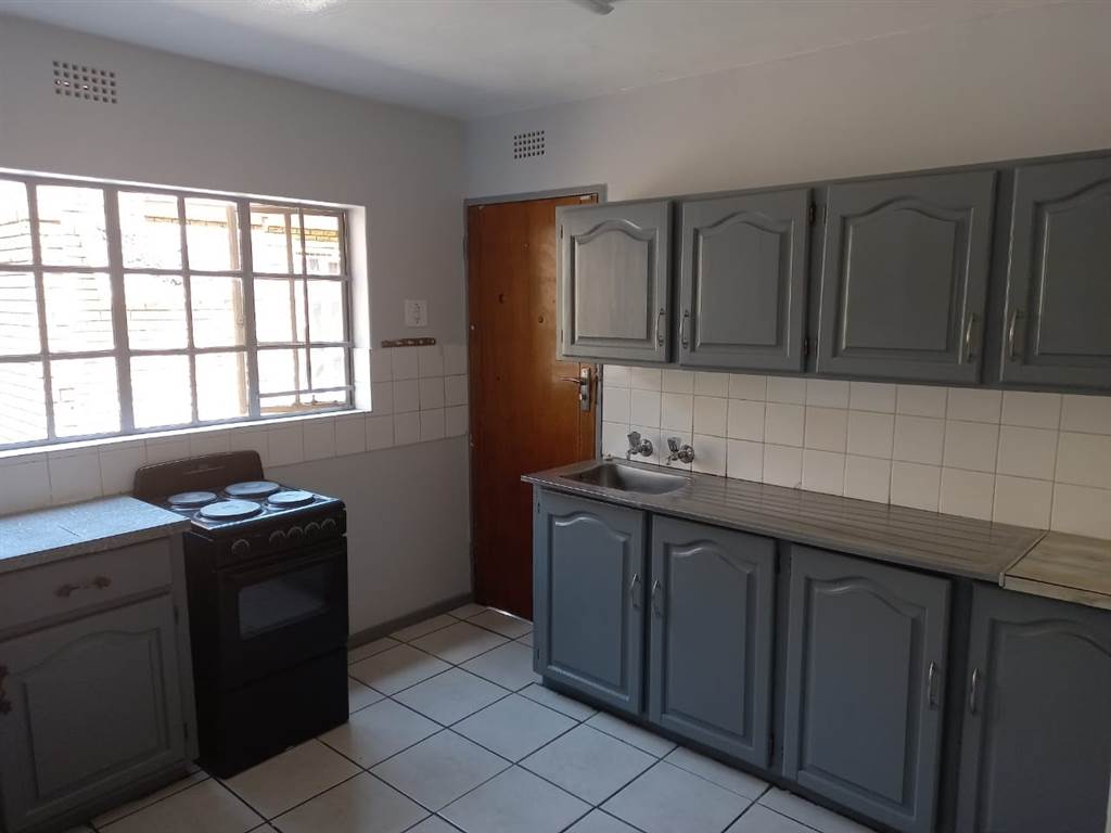 3 Bed Townhouse in Rustenburg Central photo number 9