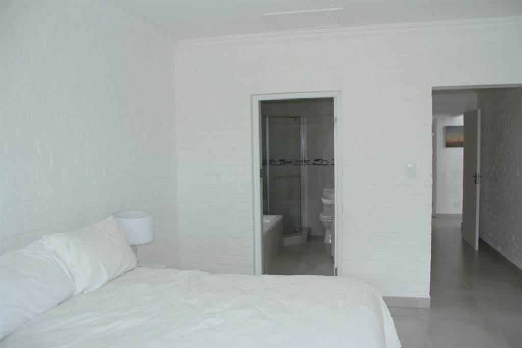 3 Bed House in Pringle Bay photo number 18