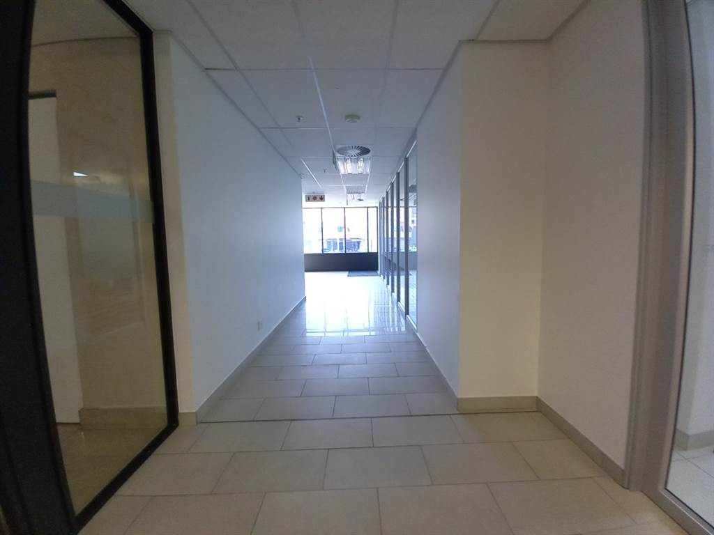 1089  m² Office Space in Menlyn photo number 14