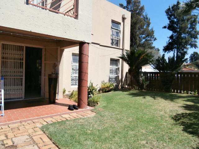 3 Bed Townhouse in Brackendowns photo number 16