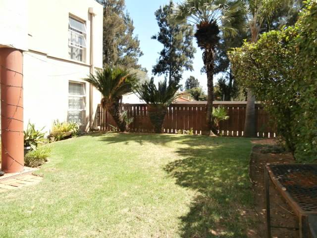 3 Bed Townhouse in Brackendowns photo number 17