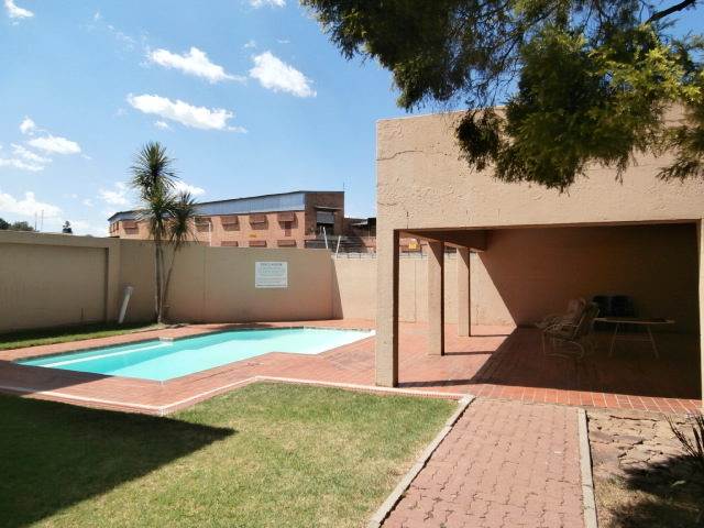 3 Bed Townhouse in Brackendowns photo number 19