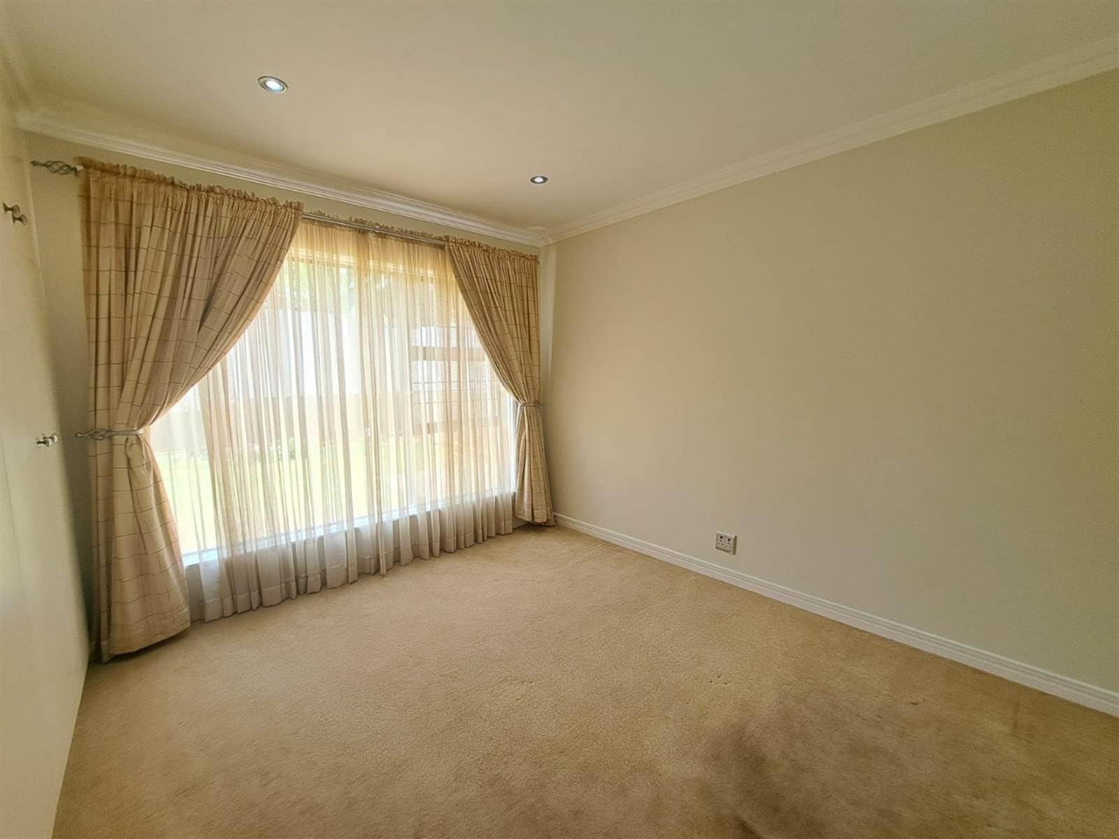 4 Bed House in Bedfordview photo number 25