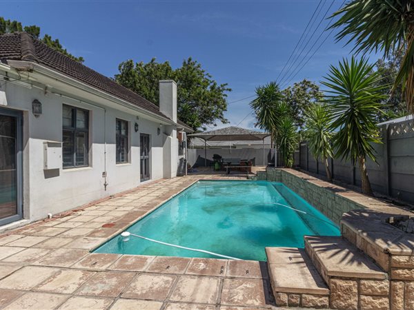 6 Bed House in Pinelands