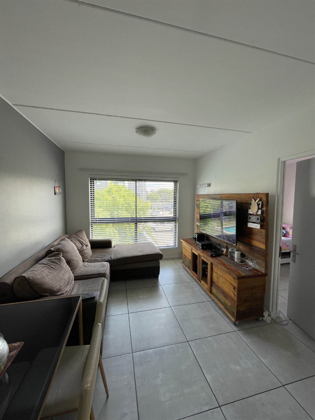 2 Bed Apartment in Aan de Wijnlanden photo number 8