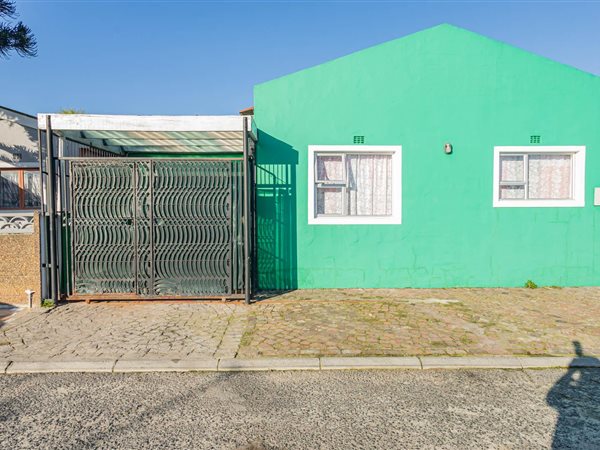 4 Bedroom House 4 Bedroom House