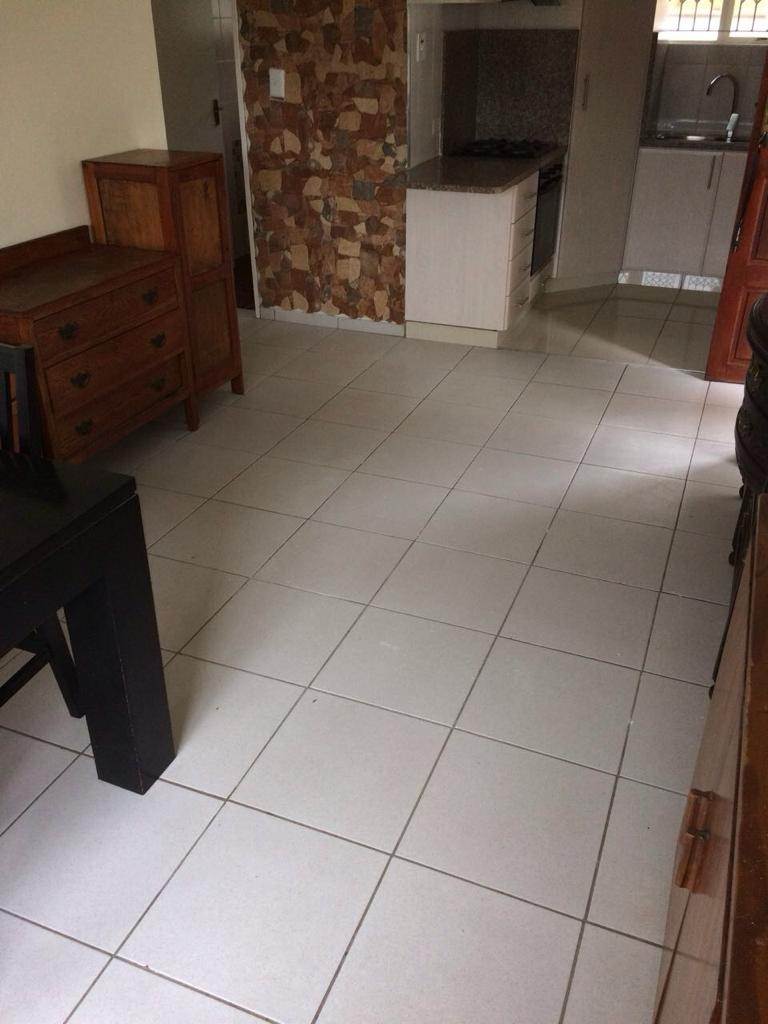 2 Bed Apartment in Pinetown Central photo number 12