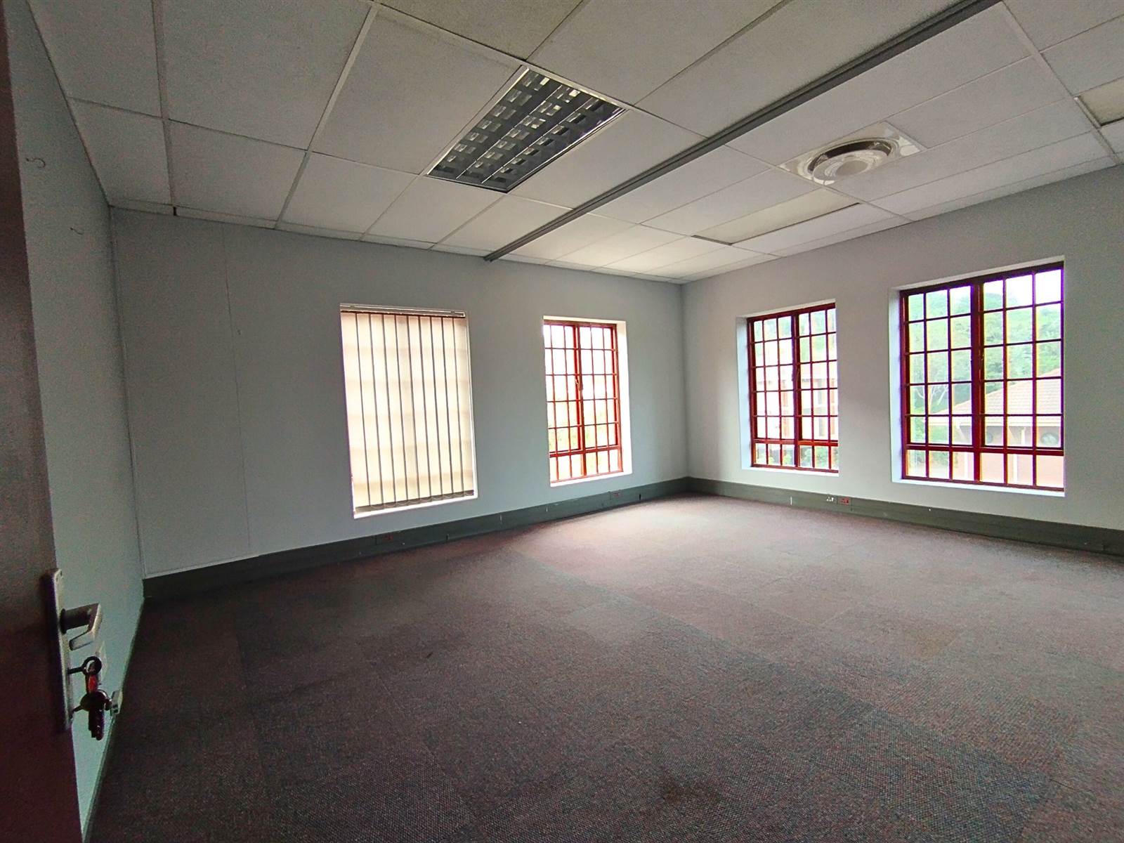 488  m² Office Space in Westville photo number 9